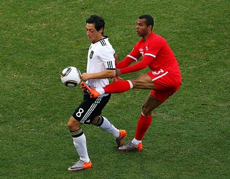 Ozil Ingin Merumput di Premier League