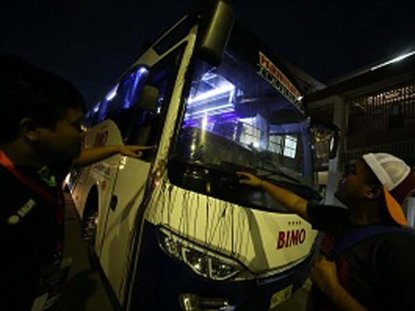 Bus Pusamania Borneo FC Diserang Kelompok Suporter