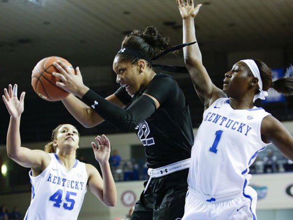 Basket Wanita Perguruan Tinggi South Carolina Menang Atas Uconn