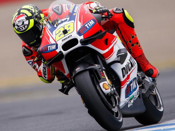 Duo Andrea dari Ducati unggul sementara