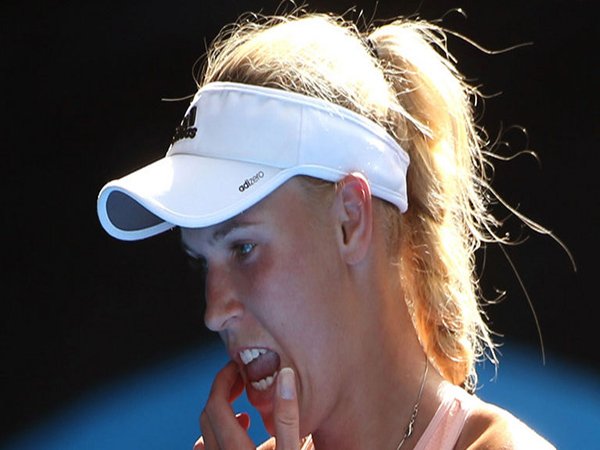 Berita Tenis: Caroline Wozniacki Akan Melewatkan Fed Cup Akibat Cedera Pergelangan Kaki