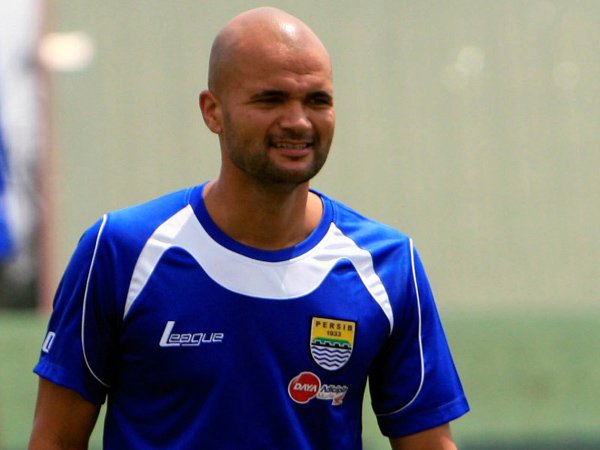 Berita Liga Indonesia: Sergio Van Dijk Segera Perkuat Persib