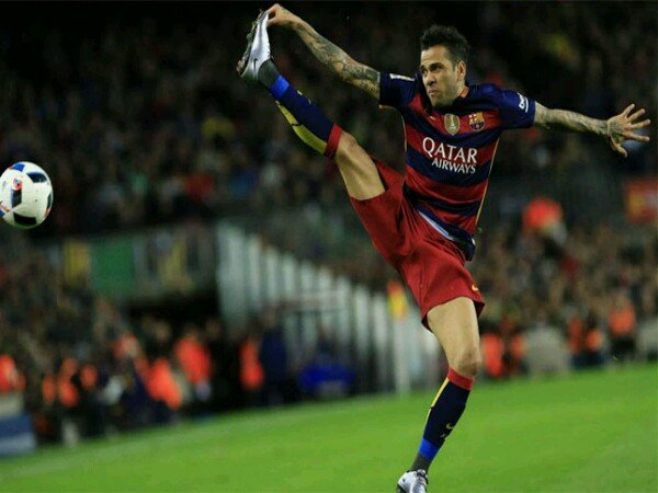 Berita Bola: Skandal! Dani Alves Tinggalkan Barcelona ke Juventus Gratis Tanpa Biaya
