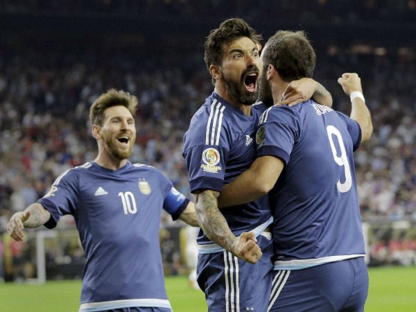 Berita Sepak Bola : Beberapa Punggawa Argentina Tertarik Ikuti Jejak Messi