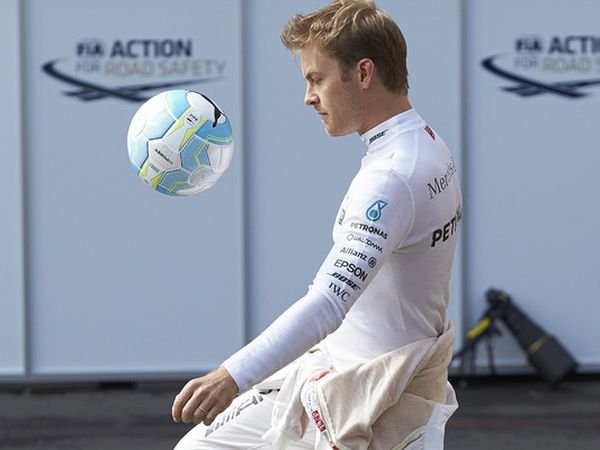 Berita F1: Tabrakan di Lap Final, Nico Rosberg Salahkan Lewis Hamiton