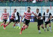 Berita TSC 2016: Penalti Kontroversial Antar Madura United Geser Arema Cronus