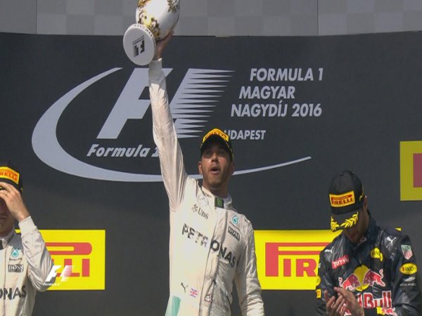 Berita F1: Juara GP Hungaria, Lewis Hamilton Salip Nico Rosberg di Klasemen