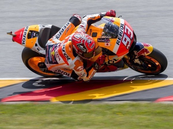 Berita MotoGP: Marquez Lebih Menghawatirkan Rossi Daripada Lorenzo