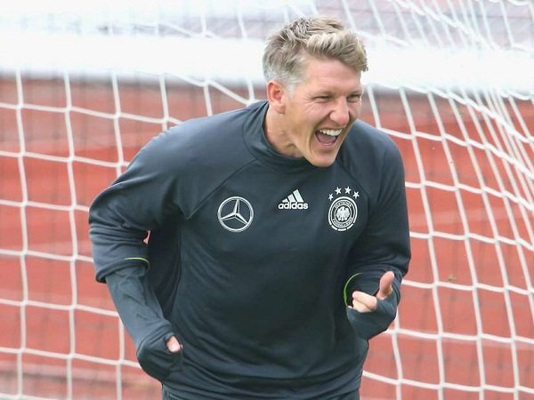 Berita Sepak Bola: Ini Pesan Schweinsteiger Untuk Pendukung Der Panzer