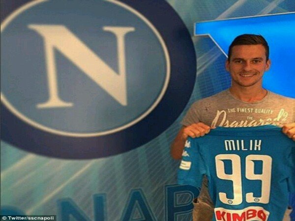 Berita Liga Italia: Napoli Resmi Datangkan Striker Timnas Polandia