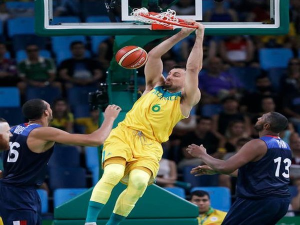 Berita Basket: Andrew Bogut Sukses Bawa Australia Hempaskan Prancis