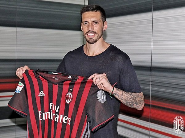 Berita Transfer Pemain: AC Milan Akhirnya Resmi Pinang Jose Sosa 