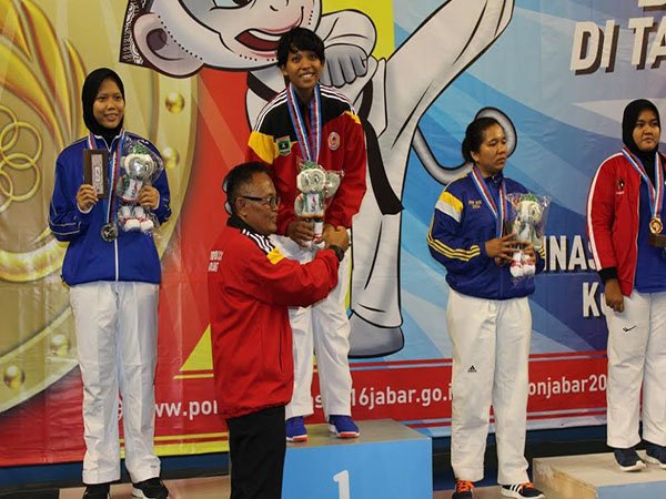 Berita PON XIX 2016: Raih Medali Emas, Taekwondoin Sumbar Ini Punya Niat Mulia