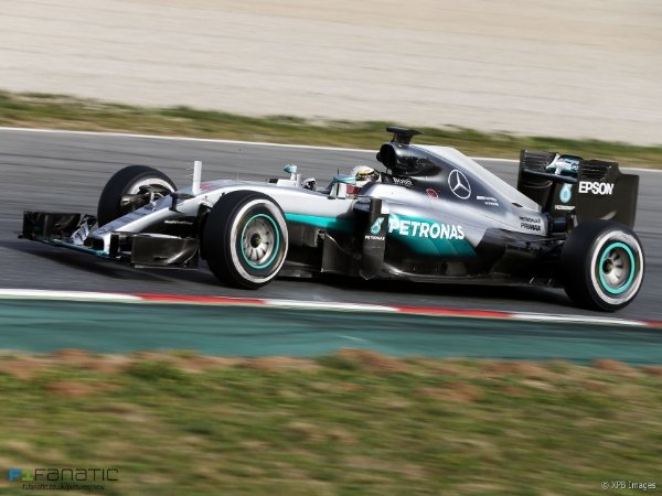 Berita F1: Free Practice 2 GP Malaysia, Hamilton Tercepat Disusul Rosberg