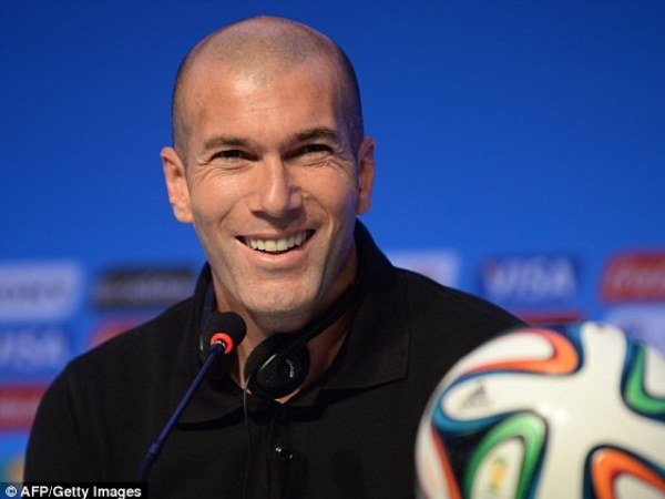 Berita Liga Spanyol: Zinedine Zidane Tolak Menjadi Manajer PSG