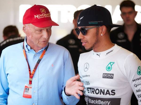 Berita F1: Bermasalah dengan Awak Media, Mercedes Tawarkan Bantuan untuk Lewis Hamilton