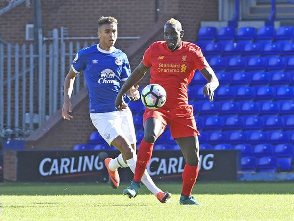 Berita Liga Inggris: Tersingkir dari Tim Utama Liverpool, Mamadou Sakho Dijual Januari Nanti?