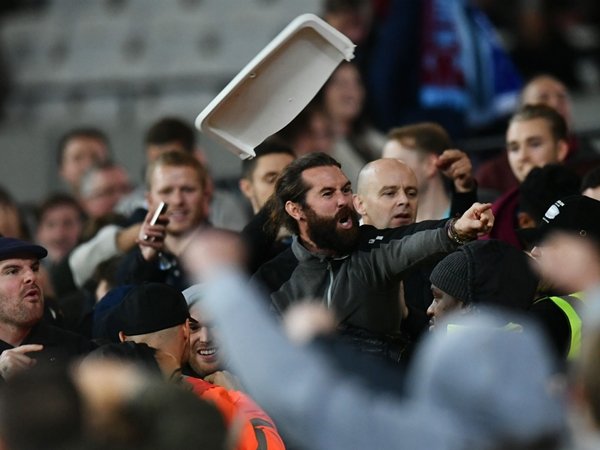 Berita Liga Inggris: West Ham Janji Bawa Para Pelaku Keributan Suporter ke Pengadilan