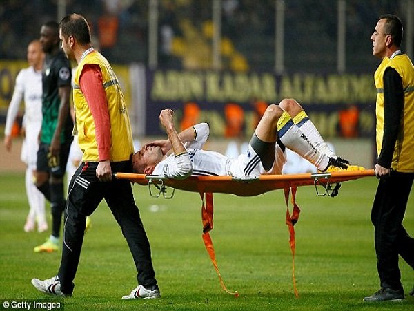 Berita Liga Turki: Usai Cetak Gol,Mata Van Pesie Terancam Buta, Kenapa?