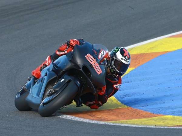 Berita MotoGP: Lorenzo Akui Kesulitan Kalahkan Dovizioso