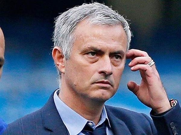 Berita Liga Inggris: Jose Mourinho Tak Mau Komentar Soal Pelanggaran Fellaini