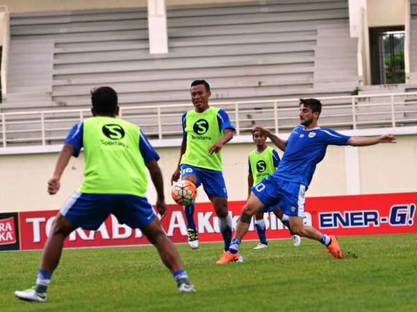 Berita TSC 2016: Melawat ke Malang, Persib Tanpa Bek Kanan Utama