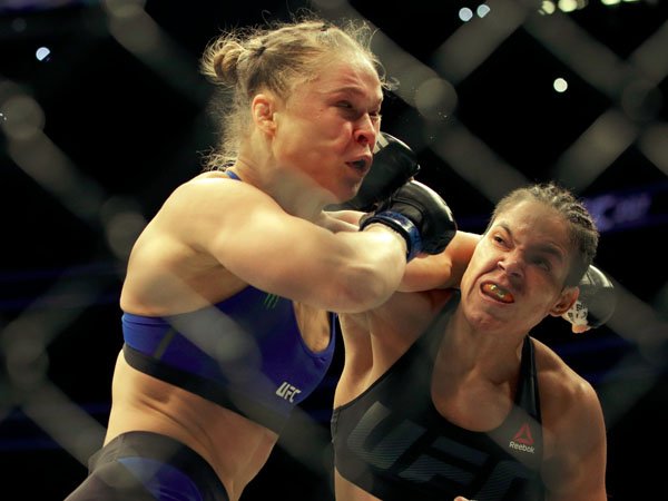 Berita UFC: Kalah Telak Lagi, Ronda Rousey Berada di Persimpangan, Pensiun atau Tidak?