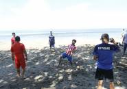 Berita Sepak Bola Nasional: Geber Fisik Jelang Linus, PSP Padang Berlatih di Pantai