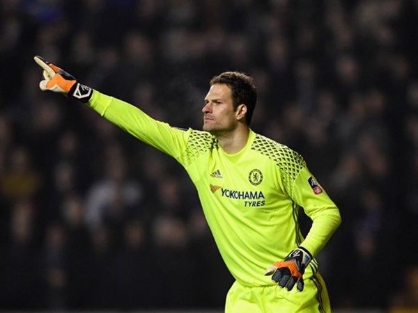 Berita Liga Inggris: Begovic Tetap Fokus di Chelsea Meski Gagal Pindah ke Bournemouth