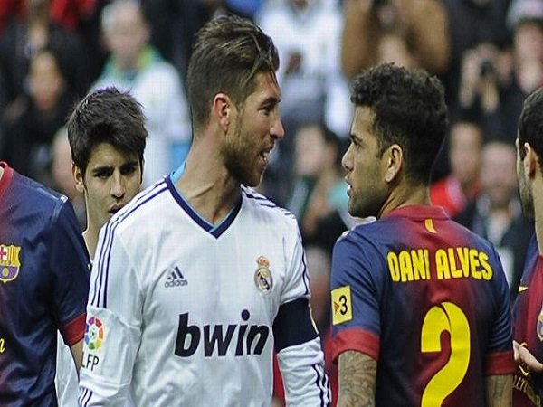 Berita Liga Spanyol: Alves Kritik Kapten Madrid Atas Sikapnya ke Fan Sevilla