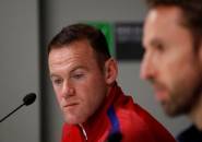 Berita Piala EFL: Menangi Partai Final, Mourinho Ijinkan Rooney Angkat Trofi
