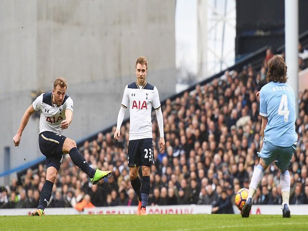 Review Liga Inggris: Tottenham Hotspur 4 - 0 Stoke City, Torehan Hattrick Kane