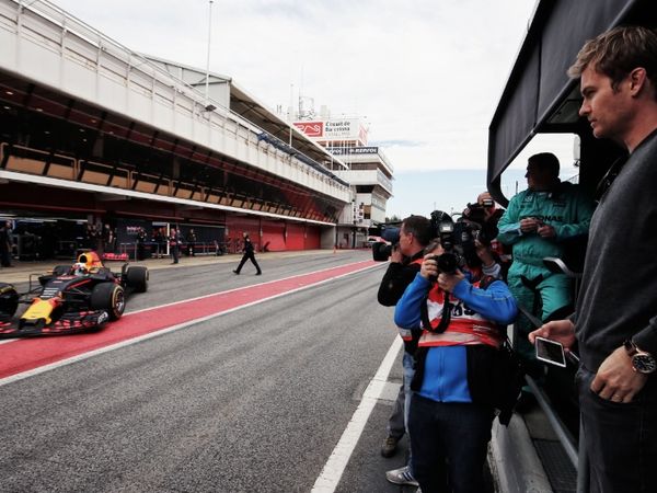 Berita F1: Terkesan, Nico Rosberg Sebut Mobil F1 2017 Bagaikan Monster