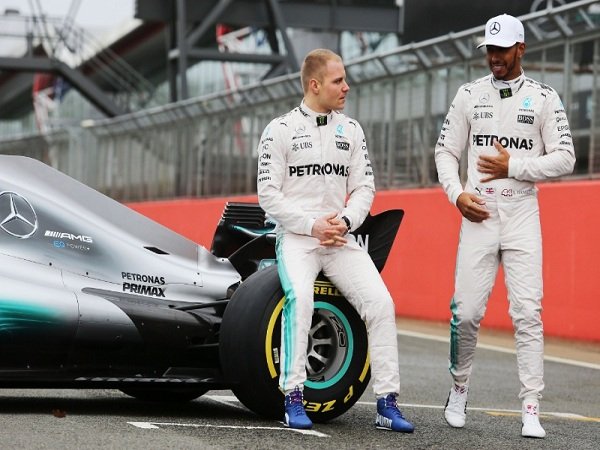 Berita F1: Valteri Bottas Akan Curi Ilmu dari Lewis Hamilton