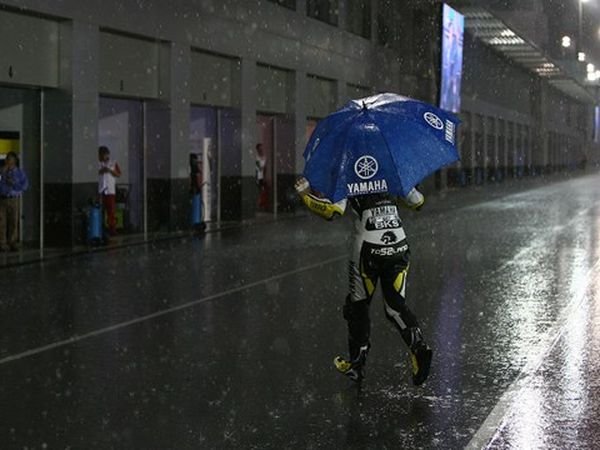 Berita MotoGP: Race Direction Belum Berani Putuskan Soal Balap Basah di Qatar