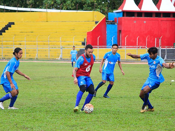 Berita Sepak Bola Nasional: Semen Padang Bantah Isu Marcel Akan Susul Essien ke Persib Bandung