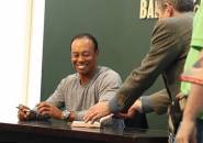 Berita Golf: Penandatanganan Buku Autobiografi Tiger Woods Dibanjiri Fans