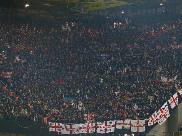 Berita Sepak Bola Internasional: Kembali Berulah, Fans Inggris Nyanyikan Lagu Kontroversial Saat Lawan Jerman