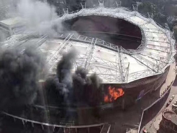 Berita Sepakbola Dunia: Stadion Kandang Klub Carlos Tevez Terbakar