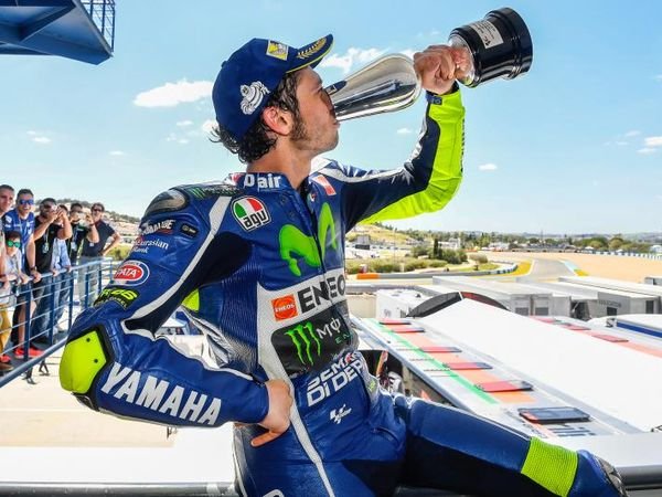 Berita MotoGP: Rossi Lebih Yakin dengan Motornya Saat ini Dibanding Yamaha Musim Lalu