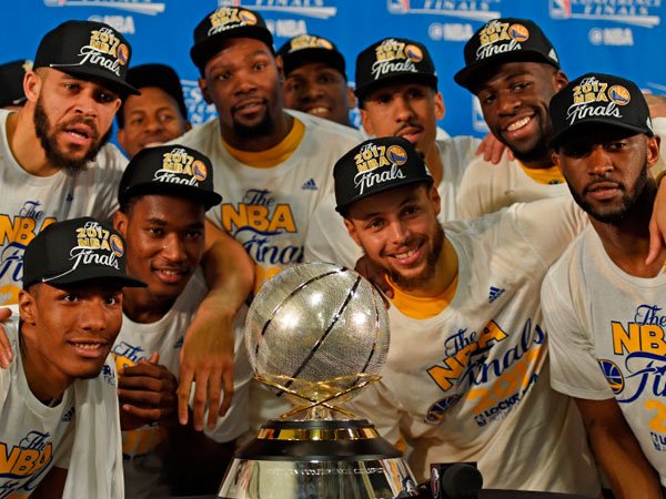 Berita Basket: Singkirkan Spurs 4-0, Warriors Lolos ke Final NBA Ke-3 Secara Beruntun