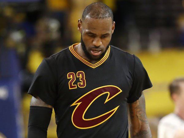 Berita Basket: LeBron James Spektakuler Lagi, Tapi Upayanya Tak Cukup Untuk Cavaliers