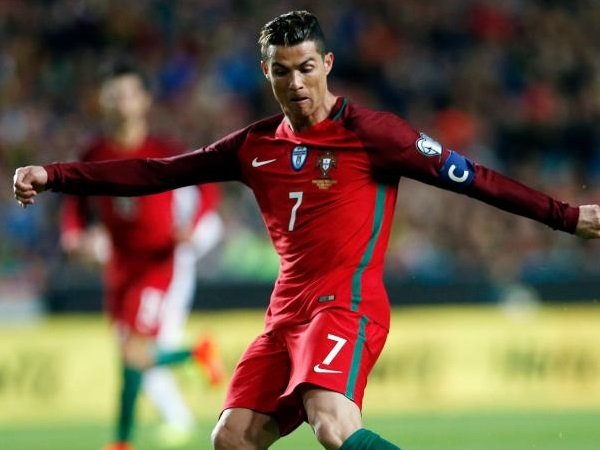 Ragam Bola: Nike Kembali Buat Sepatu Khusus untuk Ronaldo