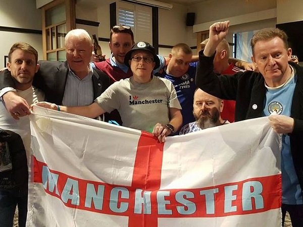 Berita Liga Inggris: Fans City Dan MU Galang Dana Buat Korban Serangan Teror Bom Di Manchester Arena