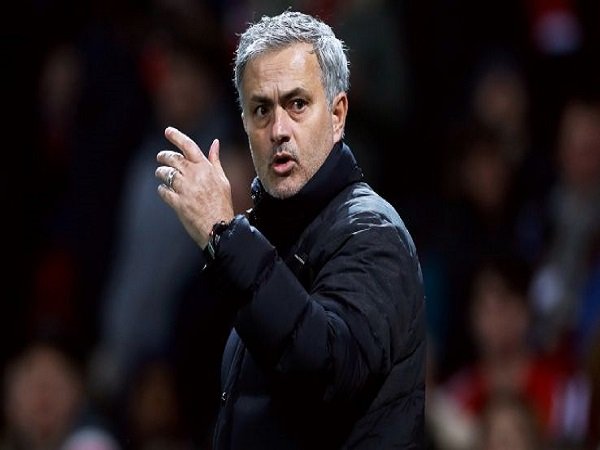 Berita Liga Inggris: Mourinho Sebut Derby Manchester Tidak Penting