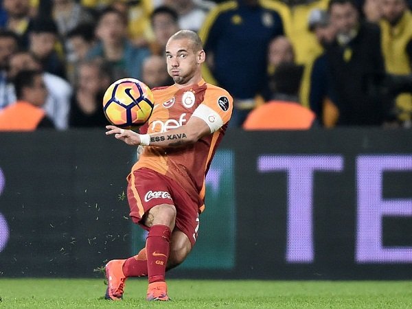 Berita Transfer: Agen Tegaskan Sneijder Tak Sedang Bernegosiasi dengan Nice
