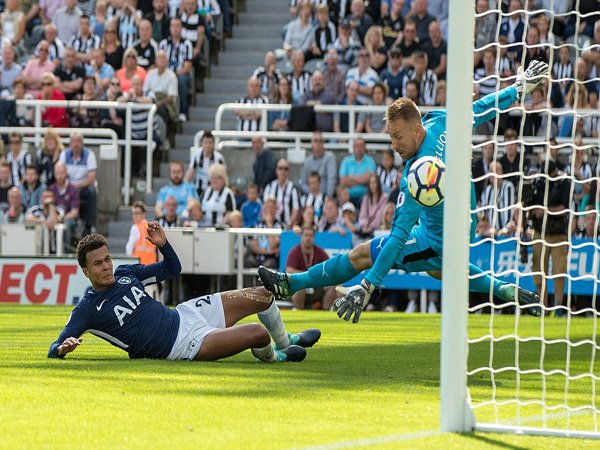 Review Liga Inggris: Newcastle United 0-2 Tottenham, Spurs Taklukkan 10 Pemain The Magpies
