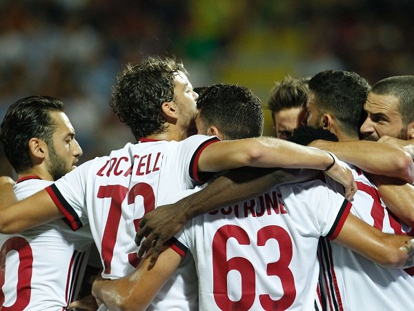 Review Liga Italia: Crotone 0-3 AC Milan, Cutrone Bawa Rossoneri Benamkan 10 Pemain Tuan Rumah