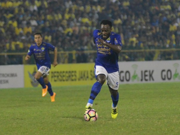 Berita Liga 1 Indonesia: Essien Akui Lakoni Laga Sepakbola Paling Panas di Papua