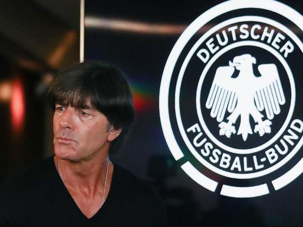 Berita Liga Jerman: Low Kritik Keras Suporter yang Teriakkan Nyanyian Era Nazi